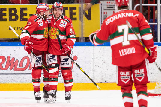 Moras Niki Petti jublar