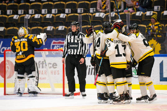 Brynäs Joel Kellman ,Ryan Gunderson, Jesper Boqvist jublar
