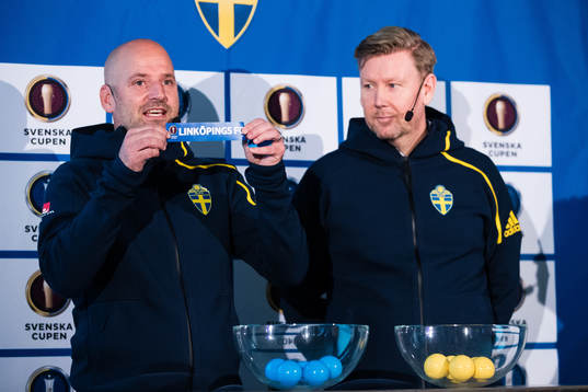 Sveriges assisterande förbundskapter Magnus Wikman och Peter Wettergren