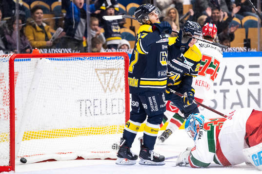 s Isac Brännström jublar