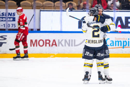 s Didrik Strömberg och Kristofer Berglund jublar