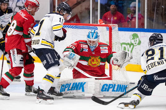 s Simon Önerud och HV71:s Mattias Tedenby och Moras Adam