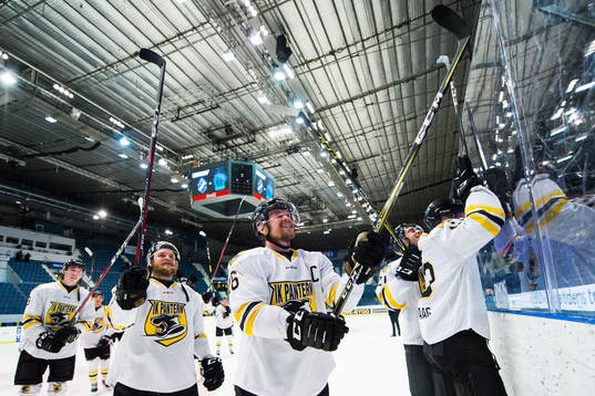 Panterns spelare jublar