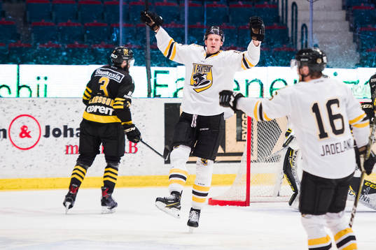 Panterns Axel Blomqvist jublar