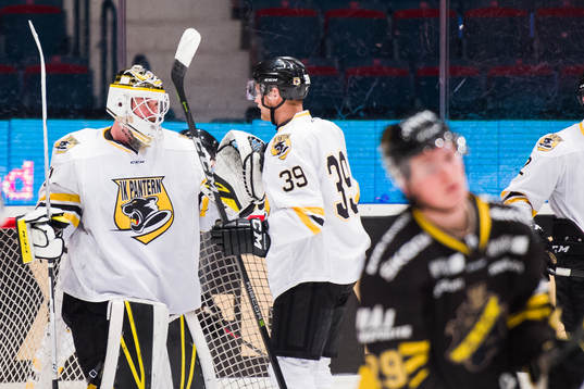 Panterns målvakt Lars Volden och Martin Janohls jublar