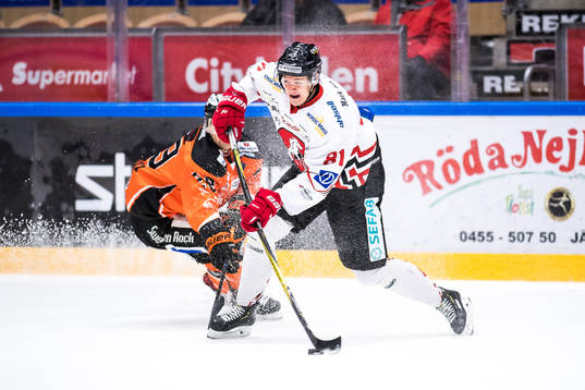 Vita Hästens Erik Borg  och Karlskronas Justin Crandall