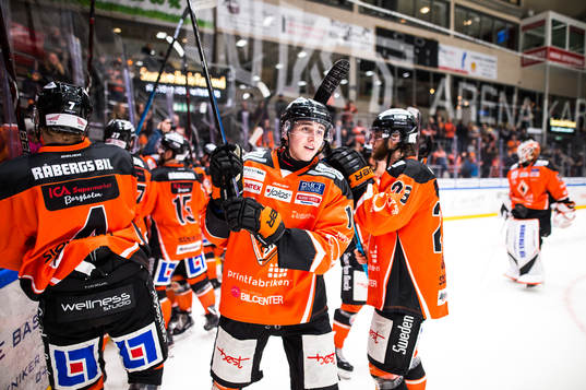 Karlskronas Linus Karlsson  jublar