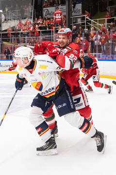 Djurgårdens Jonathan Davidsson och Moras Matt Bailey