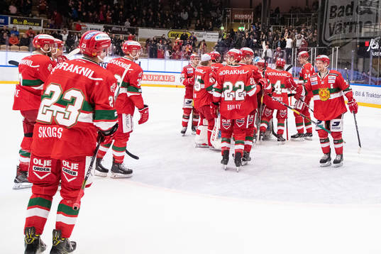 Moras spelarna jublar