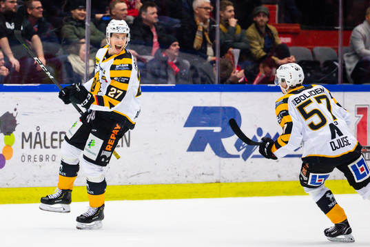 Skellefteås Robin Alvarez jublar med Emil Djuse
