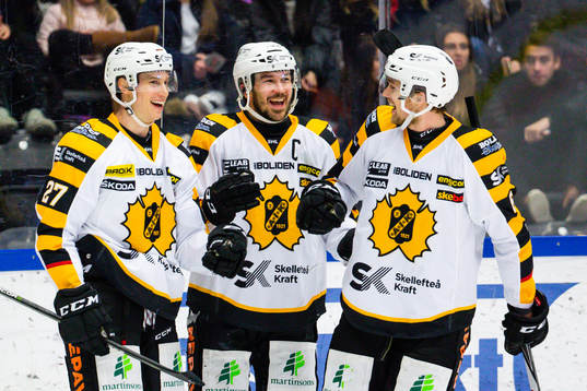 Skellefteås Robin Alvarez jublar med Jimmie Ericsson