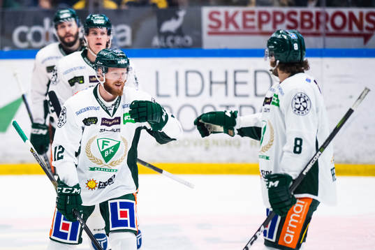 Färjestads Alexander Reichenberg jublar med Robin Press