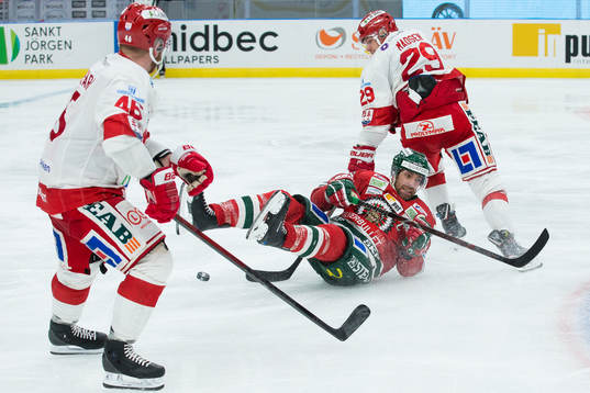 Frölundas Joel Lundqvist faller