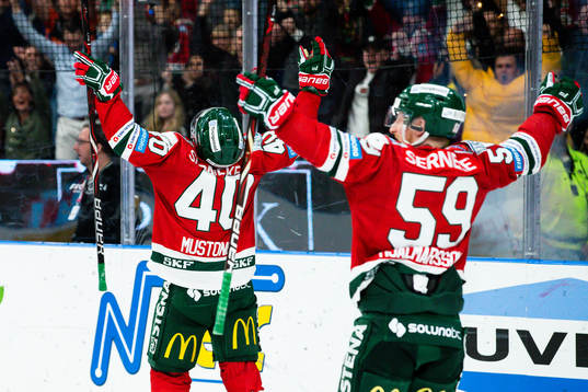 Frölundas Joel Mustonen och Simon Hjalmarsson jublar