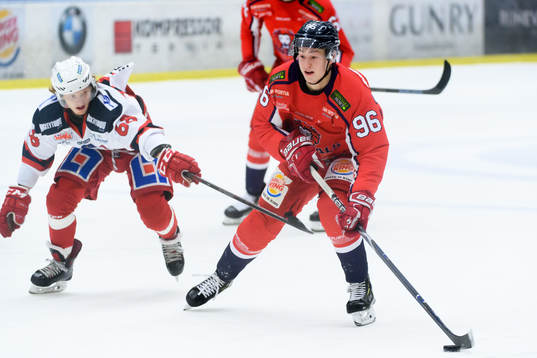 Grums Andreas Johnsson jagar Hanhals Pontus Andreasson