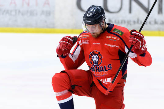 Hanhals Mattias Elfström jublar