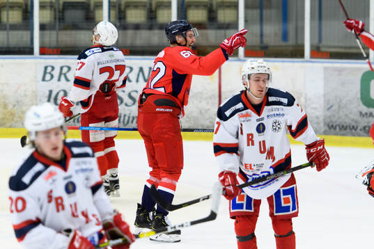 Hanhals Mattias Elfström jublar