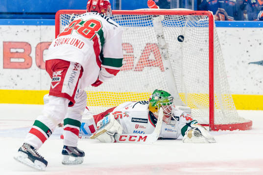 Växjös Brendan Shinnimin (ej i  bild) gör mål 2-0 bakom