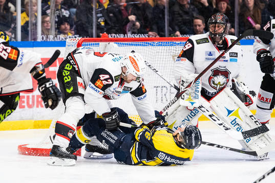 Malmö Redhawks Niklas Arell och målvakt Oscar Alsenfelt