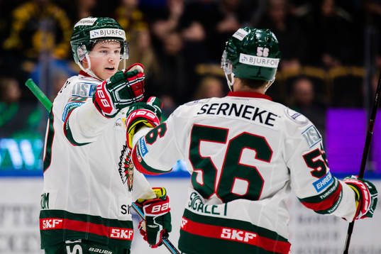 Frölundas Gustav Lindström och Jonathan Sigalet jublar