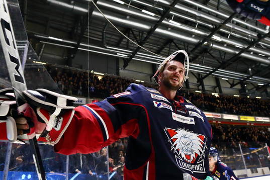 Linköpings målvakt Jonas Gustavsson jublar