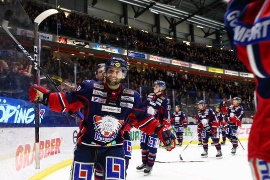 Linköpings Joe Whitney jublar