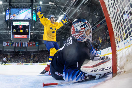 Jacob Olofsson of Sweden celebrate the 5-4 goal from Adam
