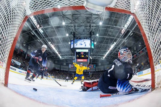 Jacob Olofsson of Sweden celebrate the 5-4 goal from Adam
