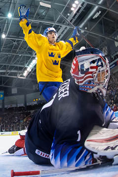Jacob Olofsson of Sweden celebrate the 5-4 goal from Adam