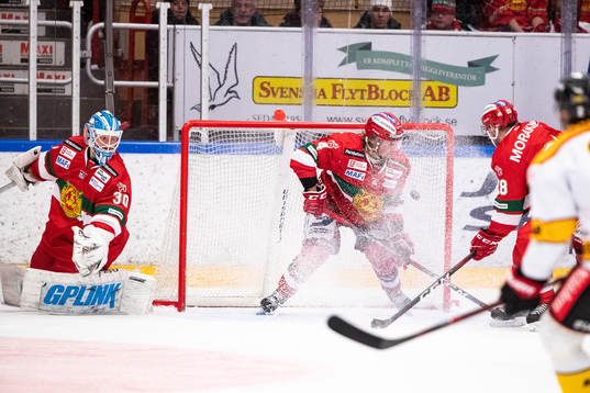 2-3 bakom Moras målvakt Janne Juvonen och Viktor Amnér