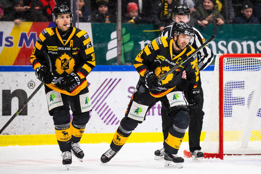 Skellefteås Jimmie Ericsson och Joakim Lindström jublar
