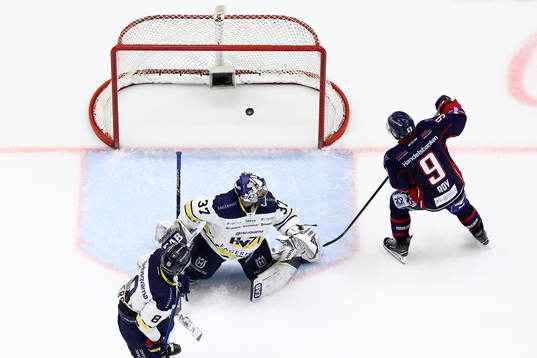 Mål 4-3 av Linköpings Broc Little i förlängning, i bild
