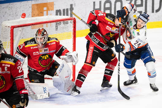 Luleås Jonas Berglund och Växjös Brendan Shinnimin i