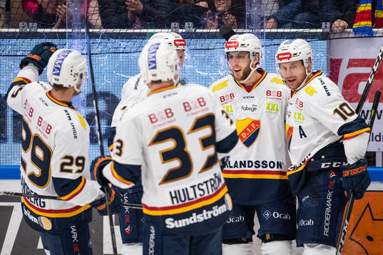 Djurgårdens Robin Norell och Niclas Bergfors jublar med
