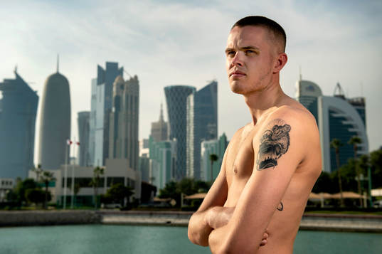 Sveriges och AIKs målvakt Oscar Linnér med sin tatuering på Lennart Johanssons pokal och en råtta, den 6 januari, 2019 i Doha. 
