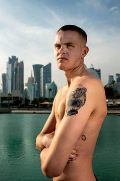 Sveriges och AIKs målvakt Oscar Linnér med sin tatuering på Lennart Johanssons pokal och en råtta, den 6 januari, 2019 i Doha. 
