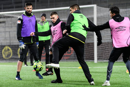 Jon Jönsson i kamp med Ibrahim Dresevic