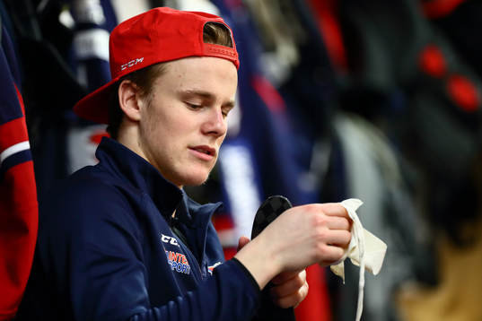 Linköpings Olle Lycksell före ishockeymatchen i SHL