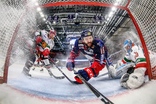 Mål 2-4 av Linköpings James Wright