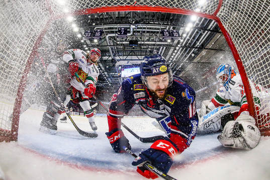 Mål 2-4 av Linköpings James Wright