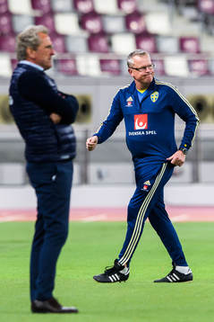 Head coach Erik Hamrén of Iceland  and head coach Janne Andersson of Sweden