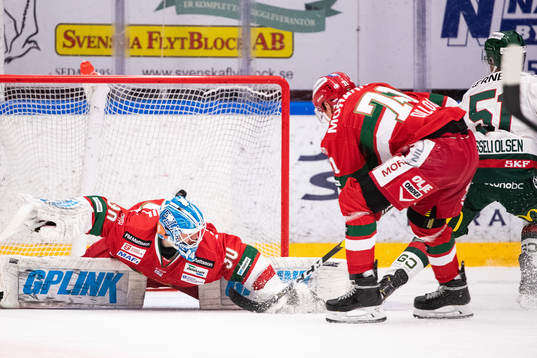 Frölundas Mats Rosseli Olsen gör 2-3 bakom Moras målvakt