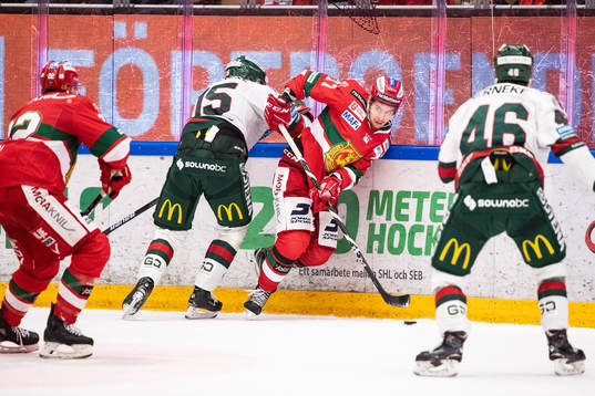 Moras Matt Bailey och Frölundas Anders Grönlund och Moras