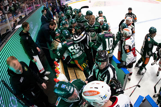 Stort bråk bryter ut i Färjestads bås