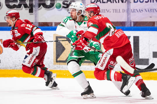 Moras Kevin Gagné och Rögles Matt Carey och Moras Matt