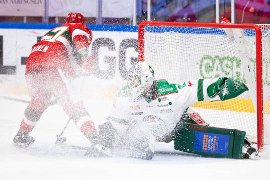 Moras Michael Keränen och Röglesmålvakt Ville Kolppanen