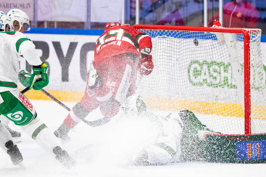 Moras Michael Keränen och Röglesmålvakt Ville Kolppanen