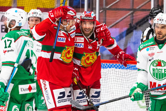 Moras Andrew Rowe och Matej Stransky  jublar