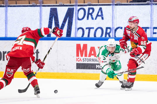 Moras Michael Keränen och Rögles Daniel Bertov och Moras