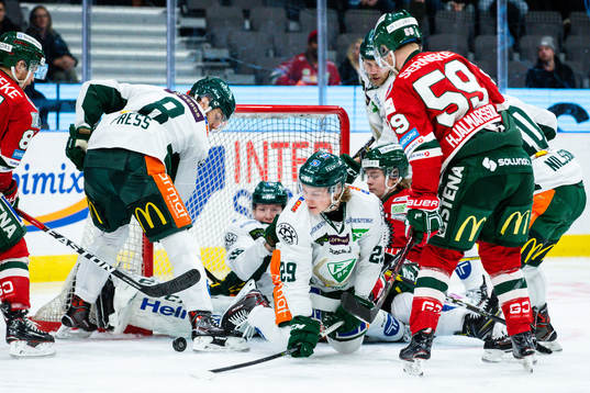 Färjestads målvakt Adam Werner  och Oskar Steen